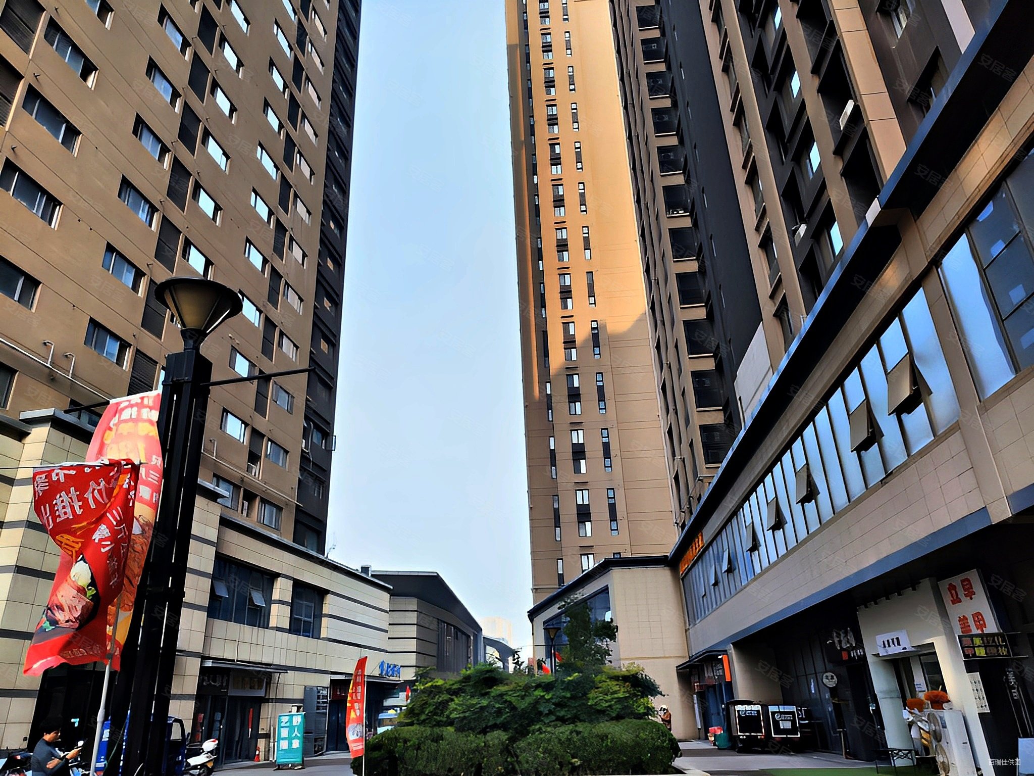 三桥 交通便捷 商业配套成熟 近地铁 楼龄新 电梯房,保利金香槟二手房