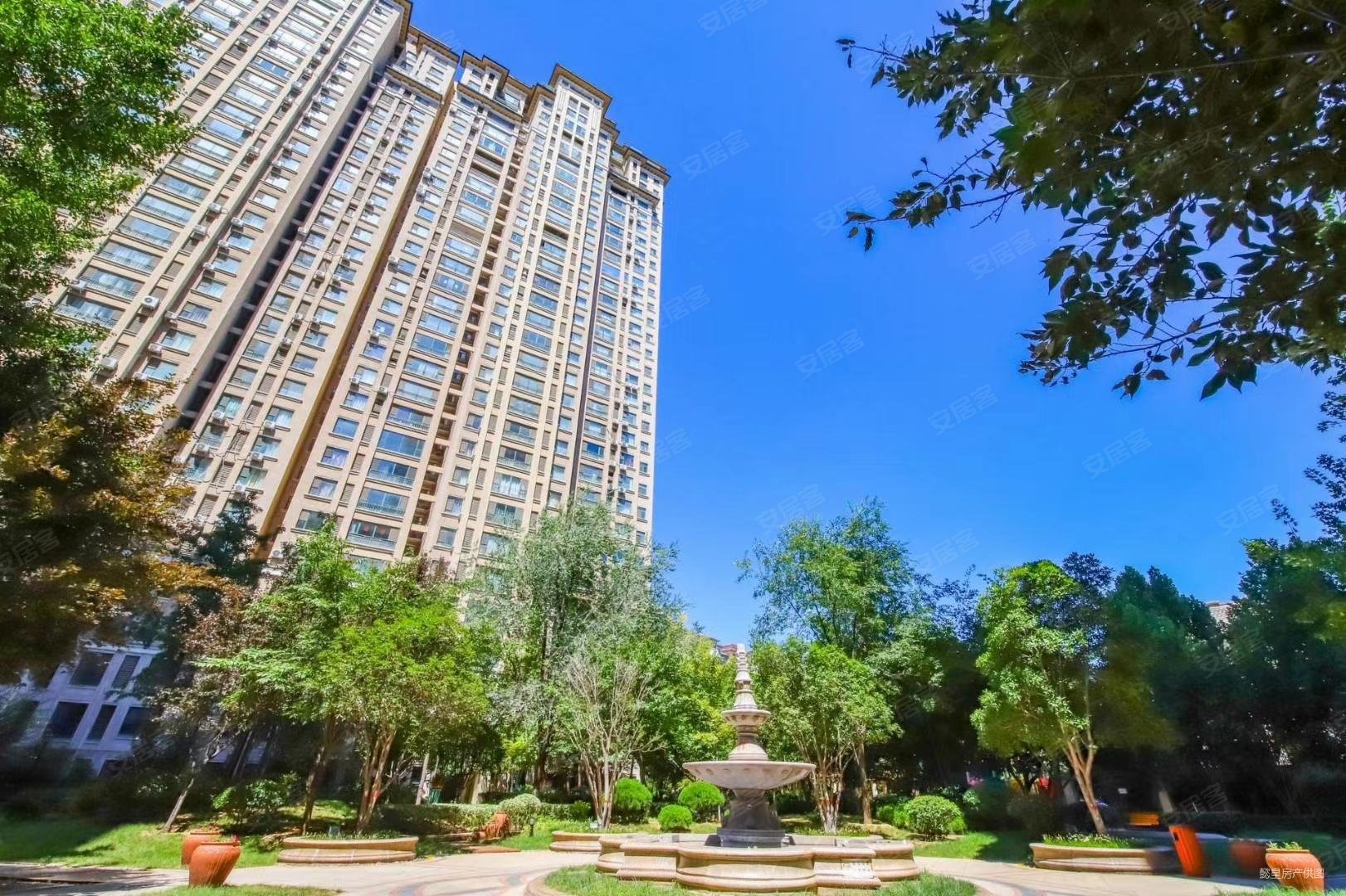 国宝华府3室2厅2卫133㎡南北192万