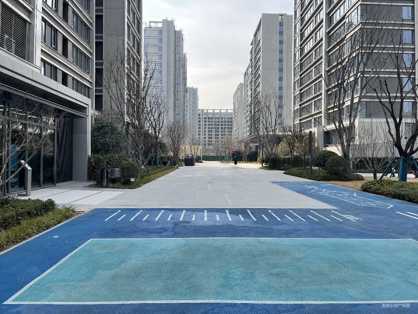 沣东新城 地铁口 海逸长州 精装修 三室两卫,融创海逸长洲二手房,330