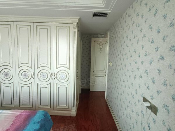 包头青山一宫环岛正翔国际丽江苑正翔国际大平层 豪华装修 领包入住 全天采光出租房源真实图片