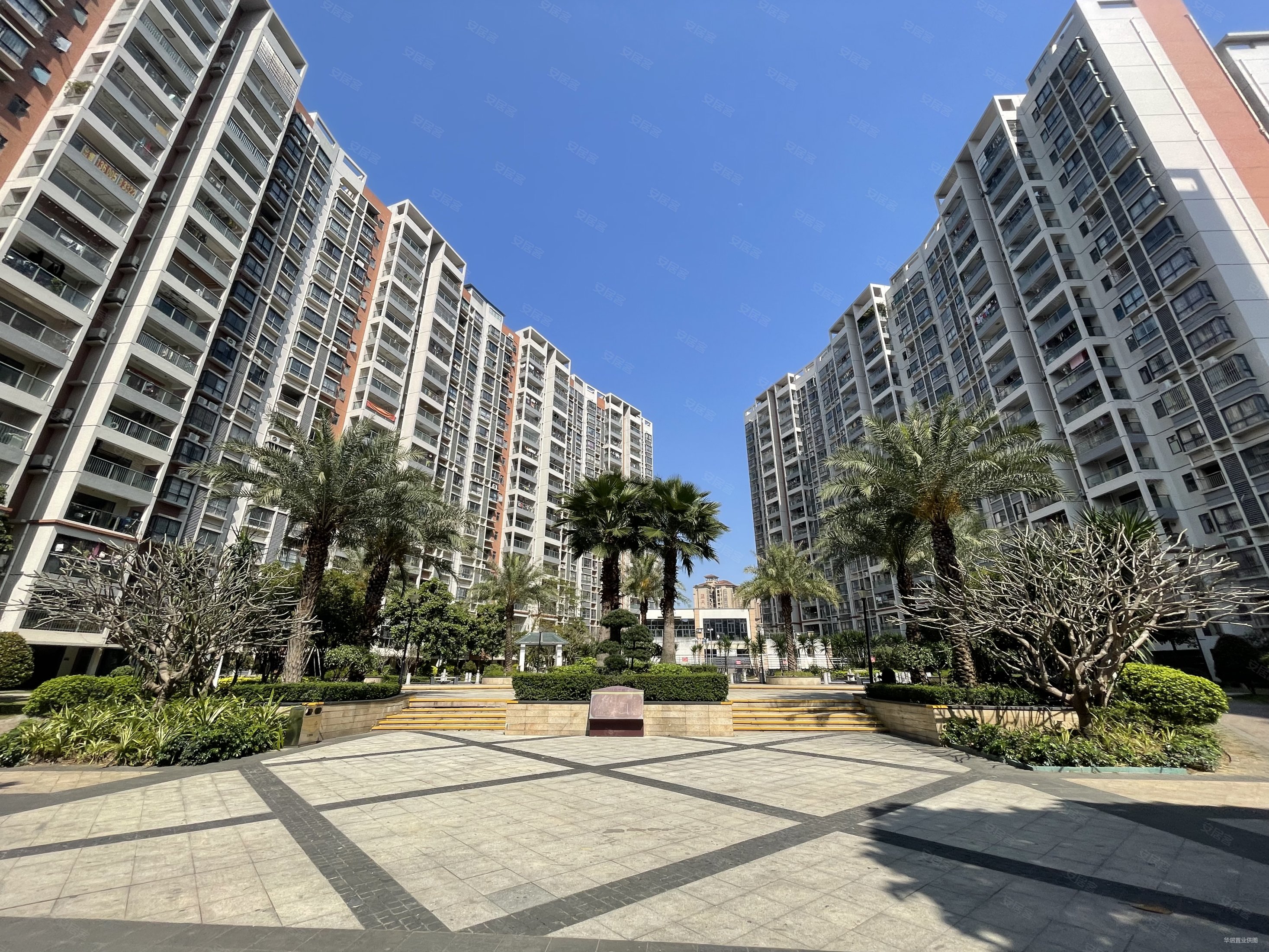 御品泰景3室2厅2卫106㎡南北90万