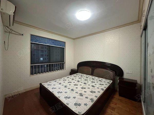 塘栖嘉凯城对面 三中旁 精装修 电梯房 2100月免物业费