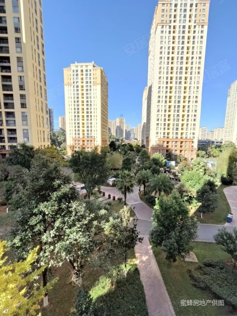 昆明湖 送车位 东向户型方正 电梯房楼层好 随时看房