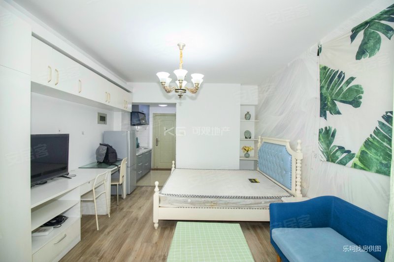 温泉小 十九种 朝北带露台单身公寓 新贵公馆