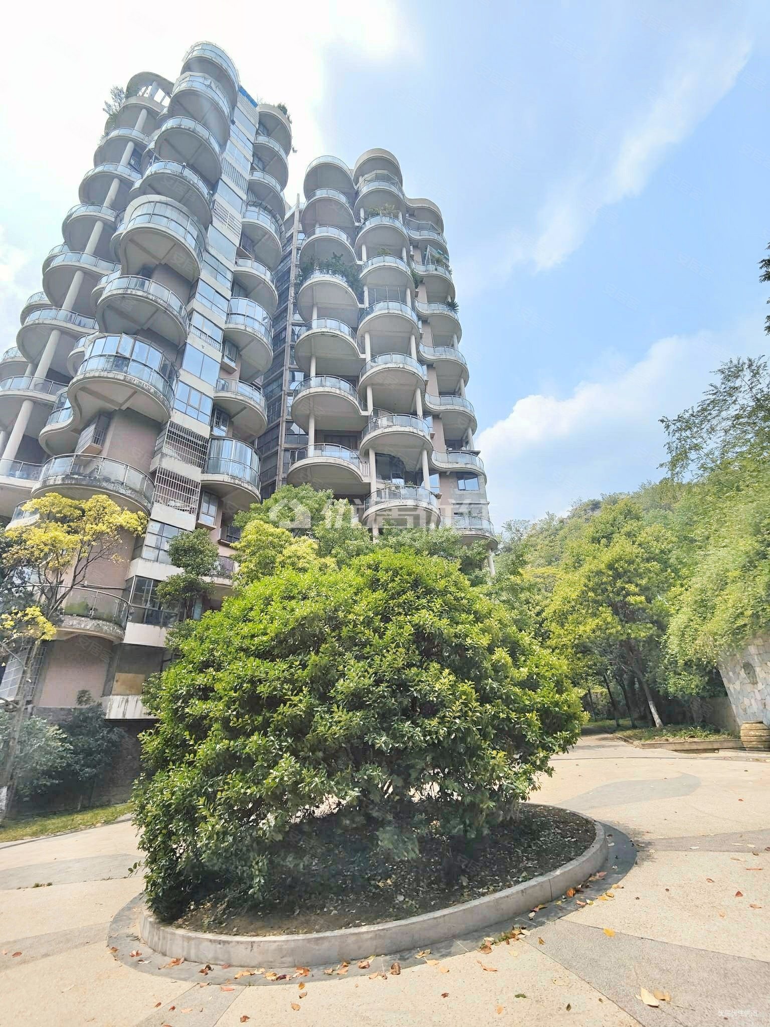 贝地卢加诺1室1厅1卫51.77㎡南36万