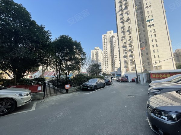 出门世纪大道2469 可停车近世纪汇八佰伴广场出租房源真实图片