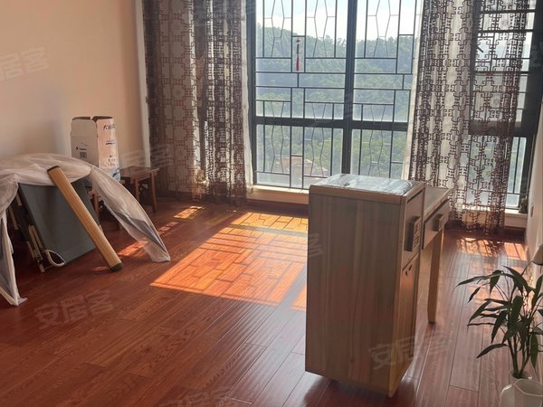 深圳龙岗南联运河蓝湾大四房,南北通透,双阳台,精装空房出租房源真实