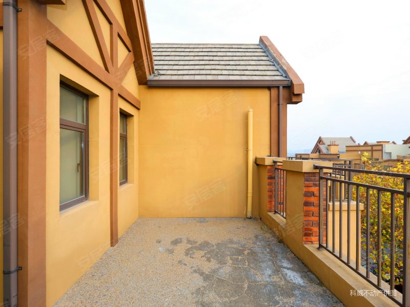 (联排别墅 150多平大院)地 三层 骊山国际 英伦,丽山国际英伦伴山墅