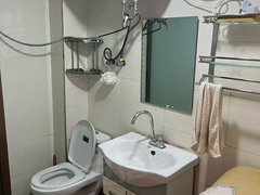 丹东振兴站前站前消防队附近 步梯3楼一室 空调 家具家电齐全700包取暖出租房源真实图片