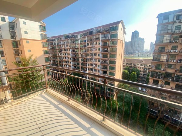 南宁西乡塘大学东路嘉汇馨源(南区)鲁班路地铁口!非中介!