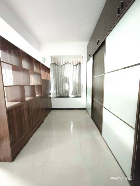 侨苑山庄四房两厅两卫中间楼层户型大装修保养新