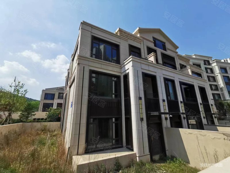 中海云麓公馆(别墅)5室3厅3卫252㎡南北789万