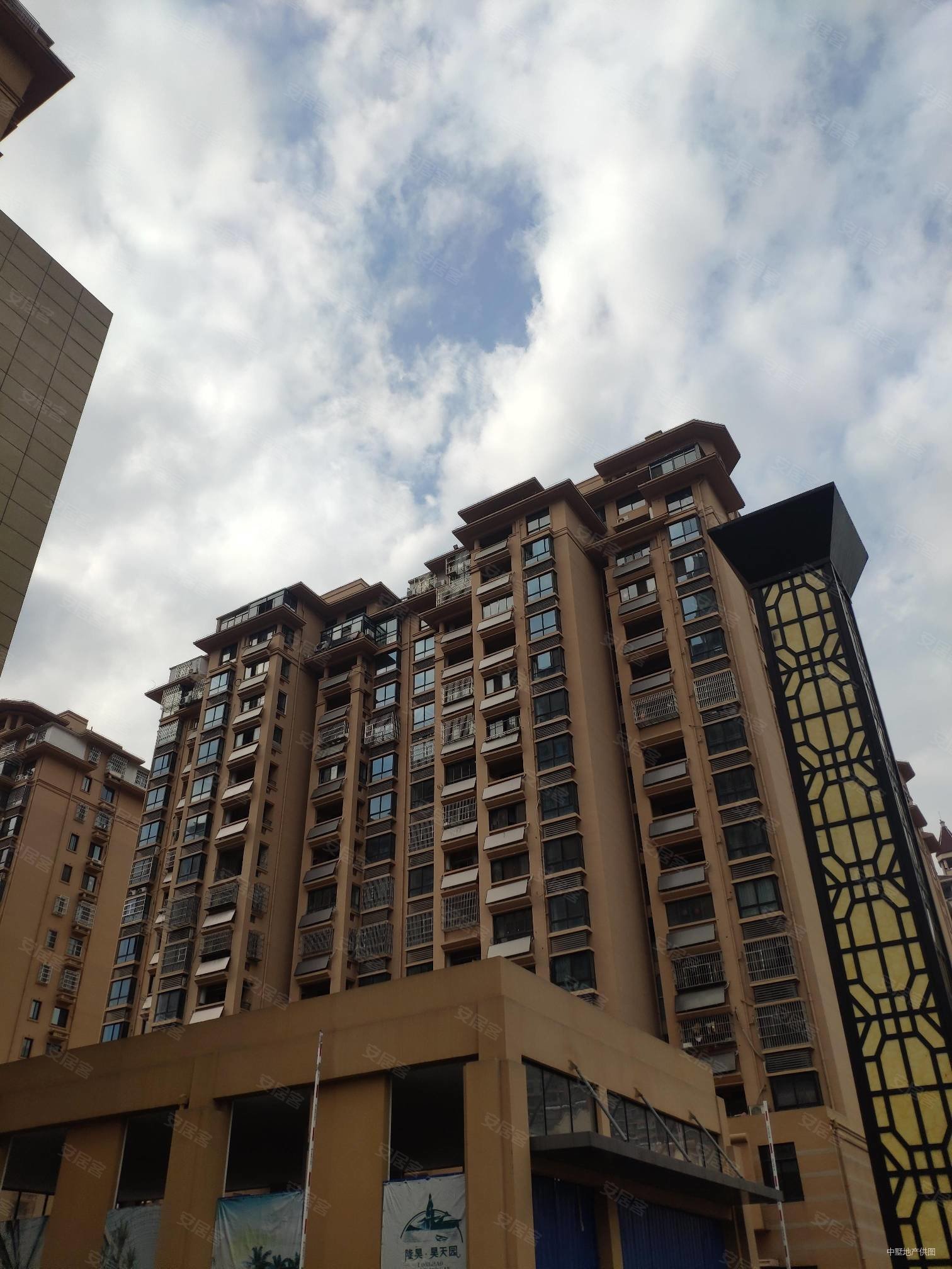 隆昊昊天园3室2厅2卫116.18㎡南北135万