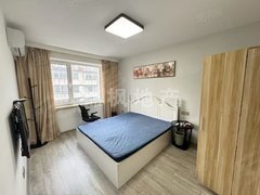 丹东振兴六纬路小学学区万达未来城附近，步梯精装修一室，家电齐全有空调，包取暖出租房源真实图片