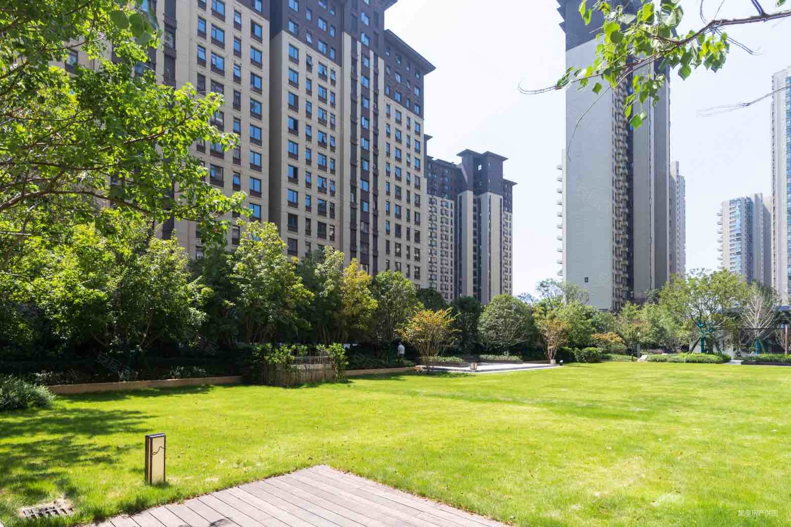 建业滨河珑府 出行方便 南北通透 高楼层 视野无遮挡