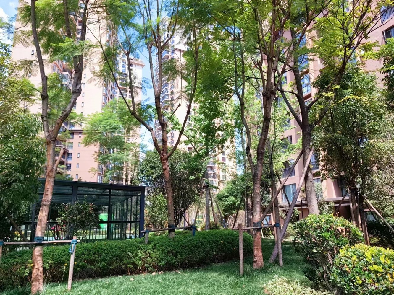 爱琴海旁 免装修 次新小区 精装3房 上芳草地 看好价格可谈