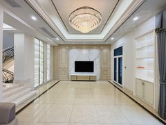 深圳宝安新安曦城一期大门朝南联排别墅 2022年全新现代简约精装修风格出租房源真实图片