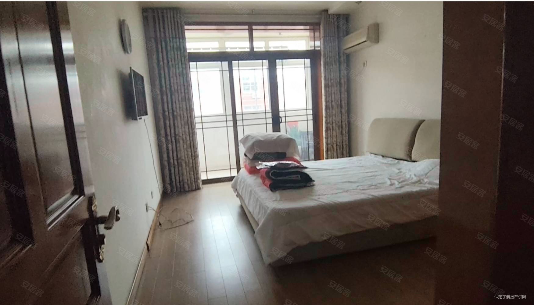 信合花园4室3厅3卫238.5㎡南北120万