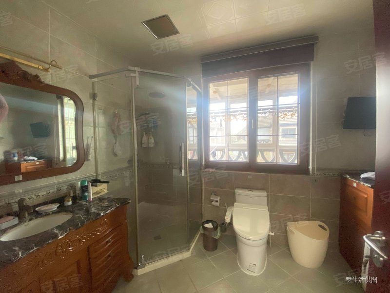 商品住宅 低密度社区 环境优美 楼层好 满五 精装修,蓝岸丽舍(别墅)