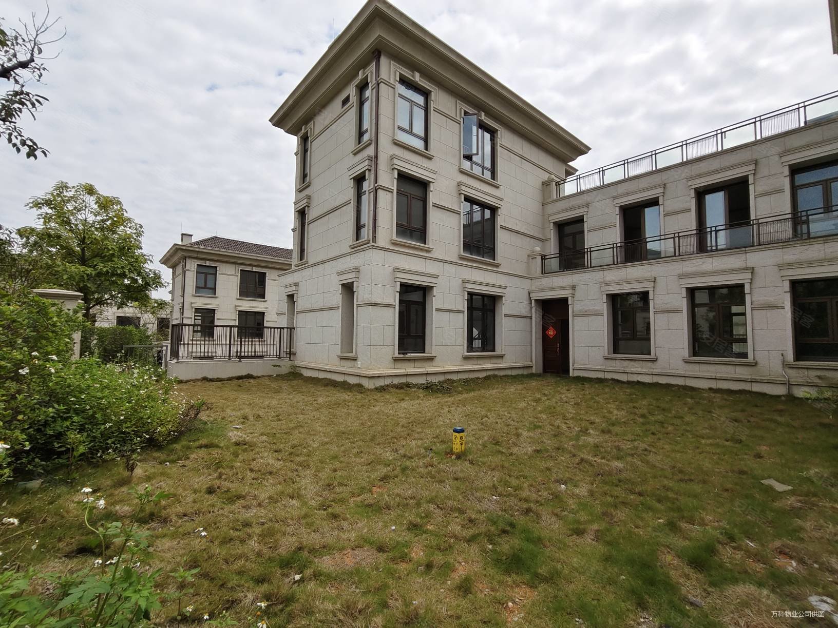 虎英公园万科御景湾8号别墅毛坯四层诚心出售