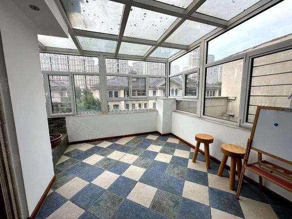 包头稀土高新区黄河大街三江尊园(别墅)租别墅找小郭 三江尊园别墅 精装修 带大院 看房方便提前联系出租房源真实图片