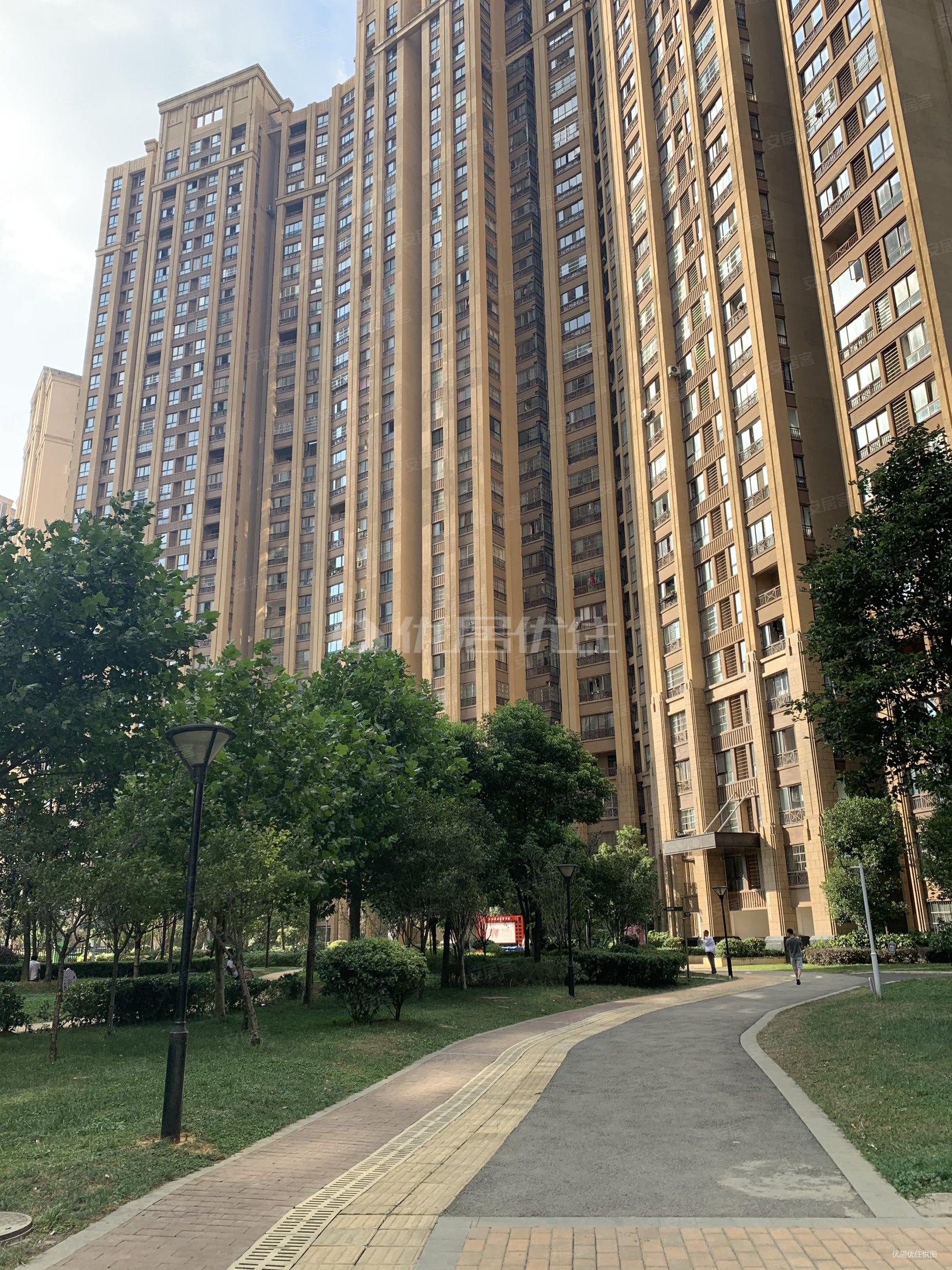 伊顿公馆精装三房 产权满二 全款65万 贷款另谈