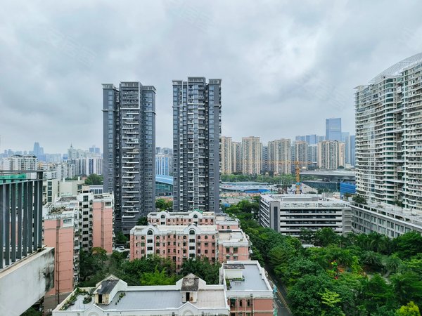 深圳宝安宝体花样年花乡花乡诚心找租客,精装修一房一厅 宝体地铁口