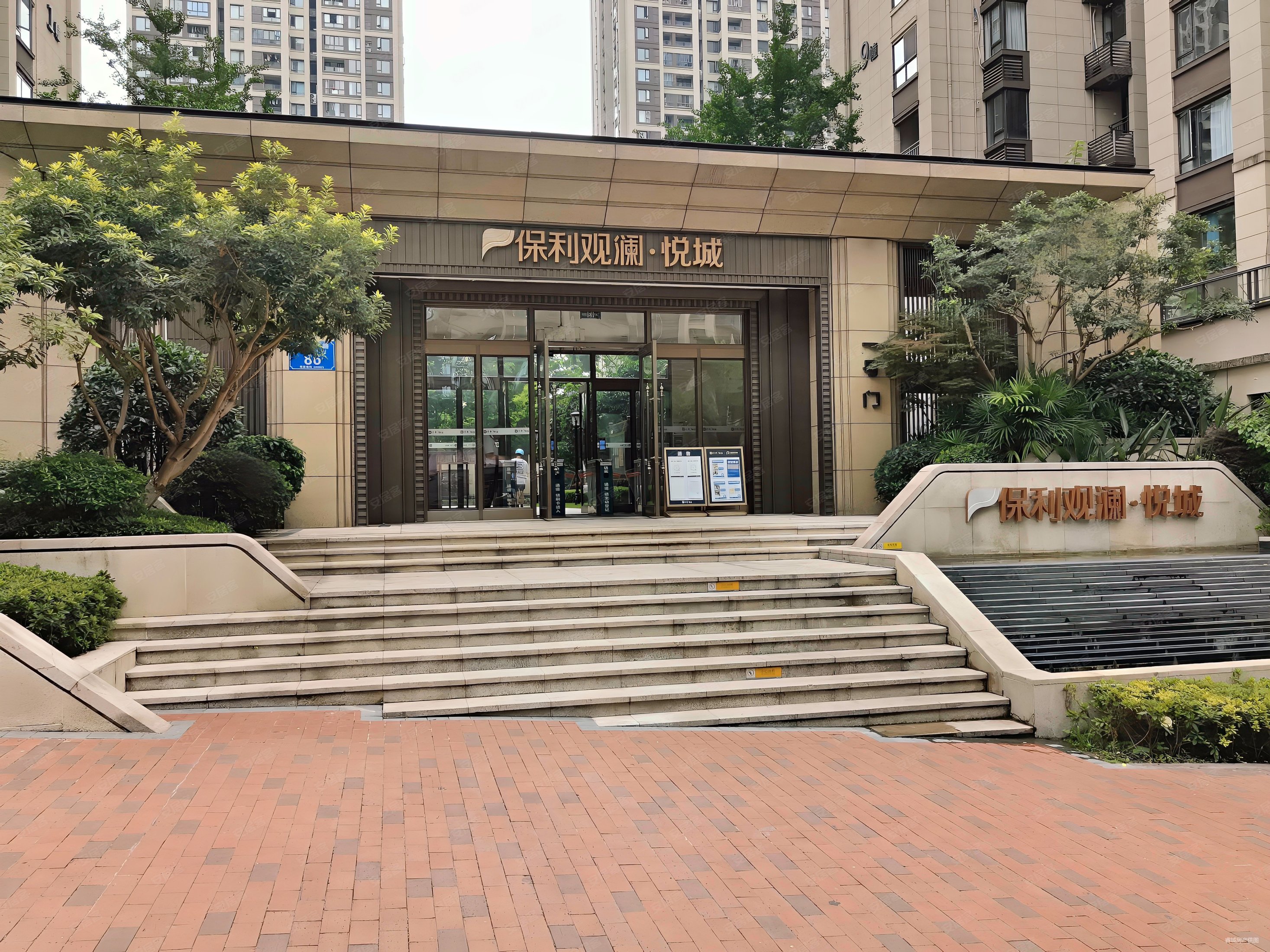 保利观澜(三期)4室2厅2卫109.78㎡南北183万