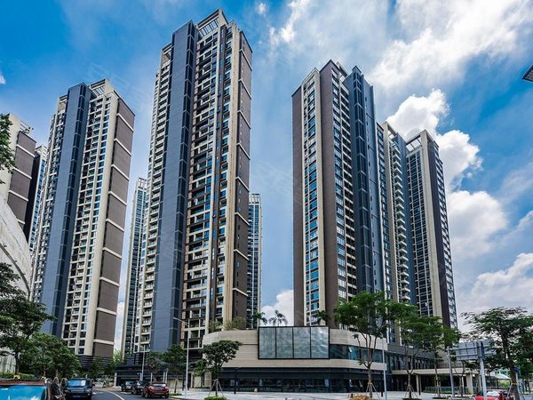 深圳龙华观澜佳华领域广场四号线地铁观澜站,佳华领域,三房出租双阳台