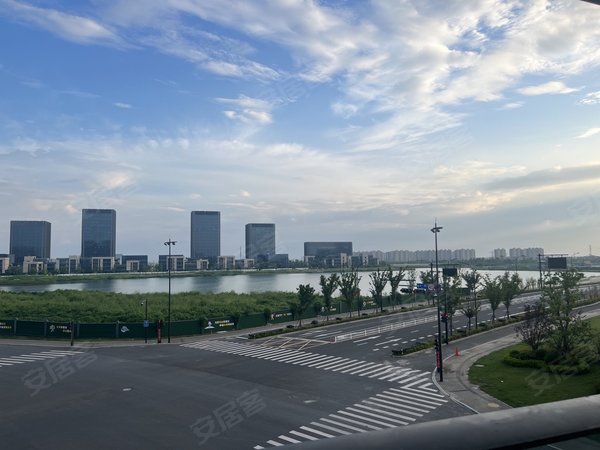 杭州钱塘大江东融智创城融创城洋房 边套 湖景三个房间都有床 带