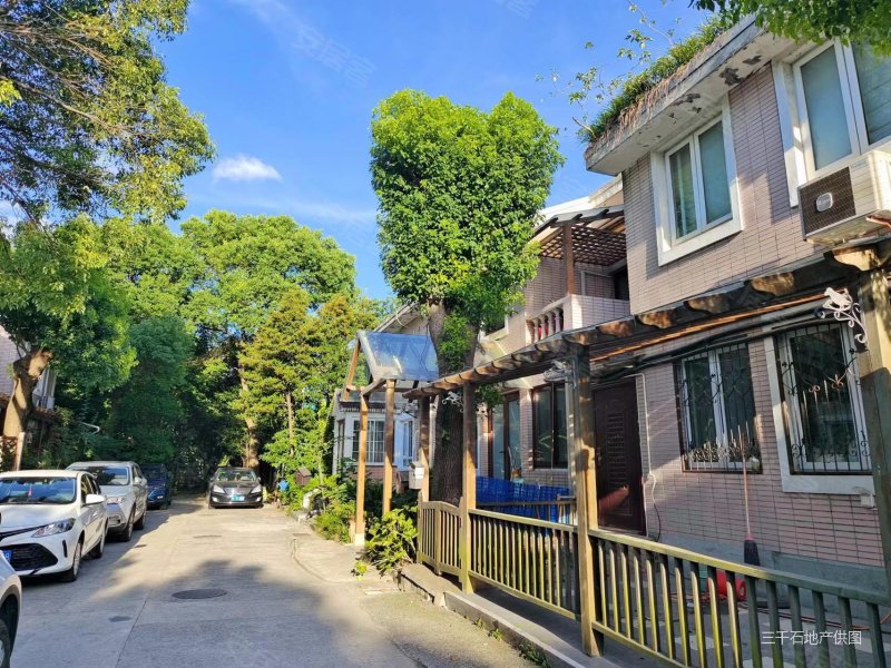 康虹花园(别墅)3室2厅2卫195㎡南北958万