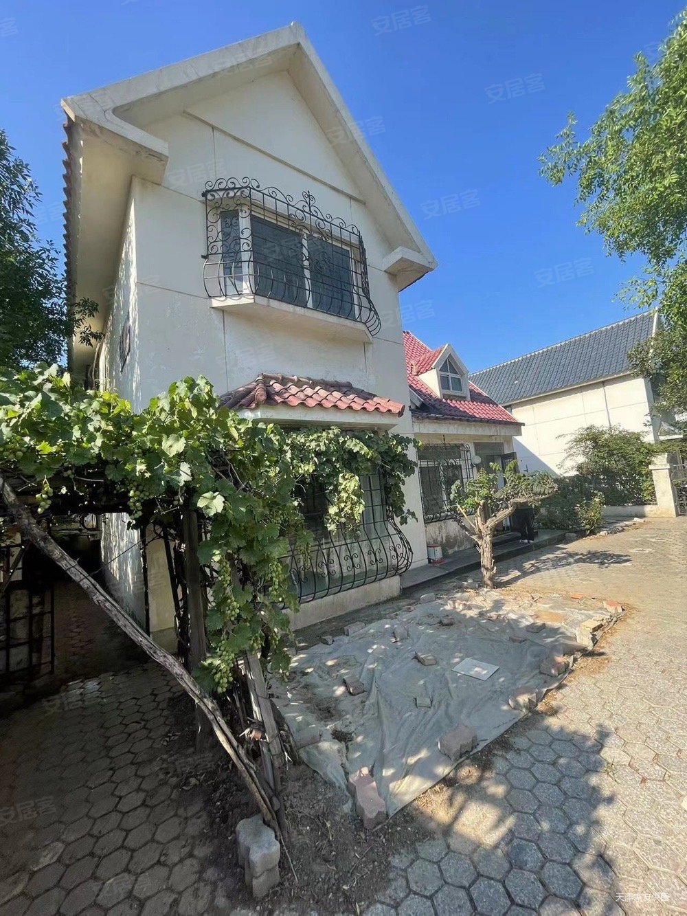 金龙花园台北别墅4室3厅3卫246㎡南北385万