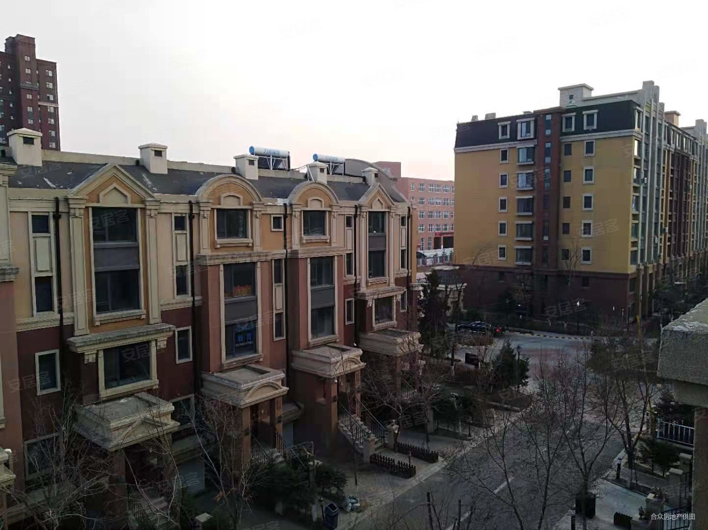 御翠湾联排别墅 超高挑空 下楼就是吉大尚德 有钥匙随时看