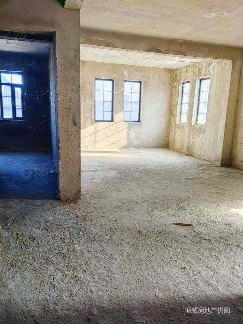 双拼别墅毛坯,土建完成,看房子方便,东边户,空气质量好,中信净月山