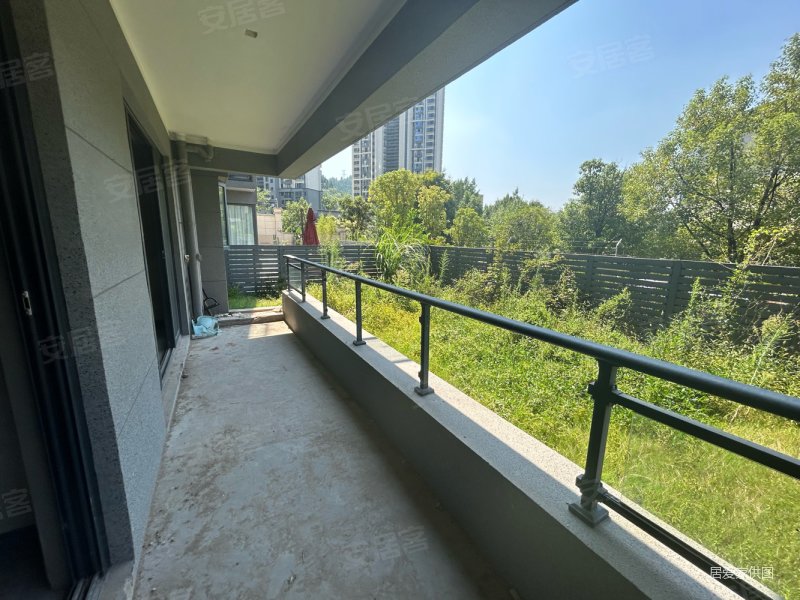 保利罗兰香谷3室2厅2卫129㎡南北120万