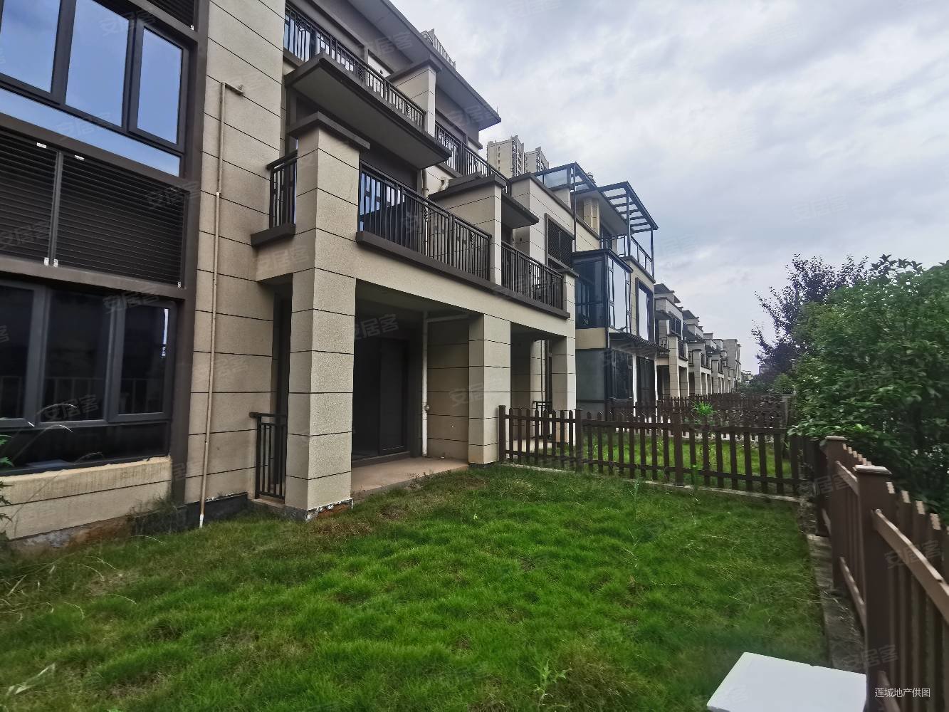 湘江富力城(别墅)5室3厅3卫140㎡南北135万