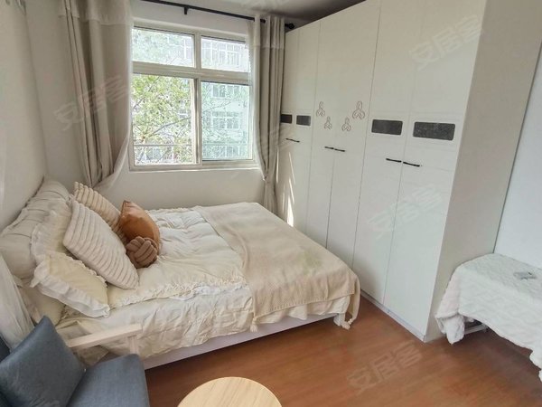 小区婚房首租实拍图 云南路交通银行平地4楼双南大卧室双气拎包入住