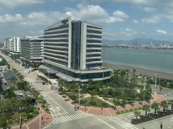 厦门湖里湖里大道阁下的海机场北区 海涵时代中心赣商大厦 绿柠檬