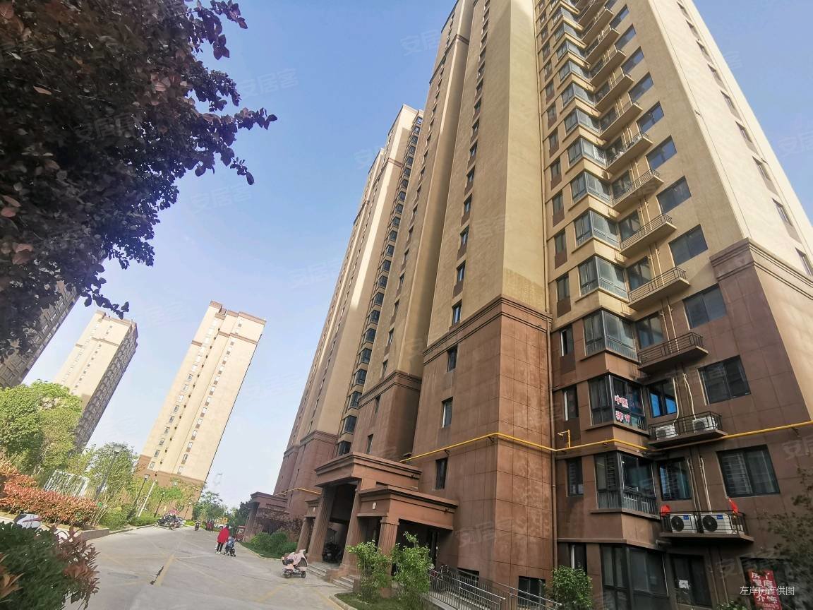 高陵区龙泊湾三室两卫南北通透可按揭首付百分之二十