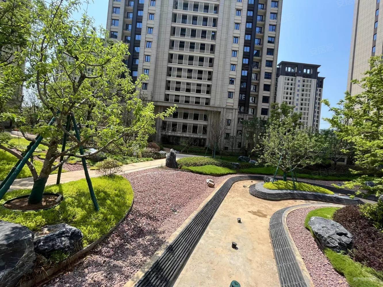 苏溪印象带私家大花园大边套单价17500整个小区单价嘴滴