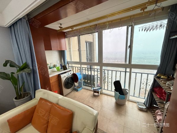 泰州房产网>泰州二手房>泰兴二手房>泰兴市区二手房>皇家水岸卢浮宫