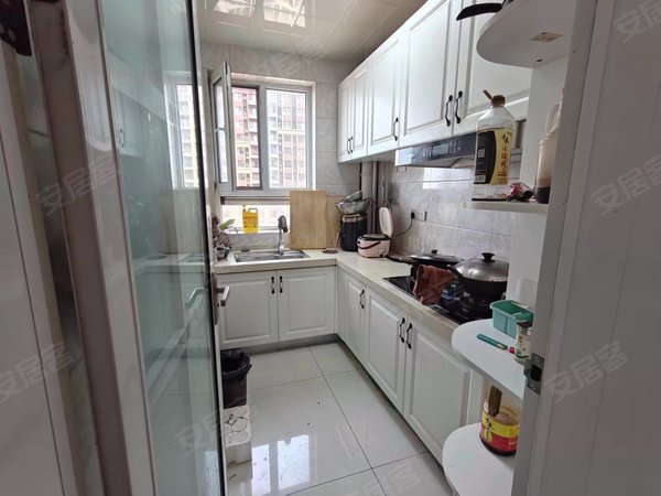 济南市中王官庄世茂原山首府首租房 好停车 有电梯 价格可谈 全套家具