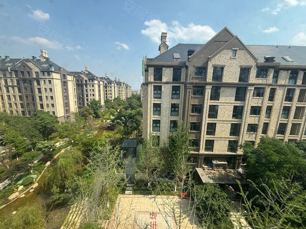 昆明官渡新亚洲体育城俊发滇池one9组团伯克郡滇池边生态半岛滇池俊府