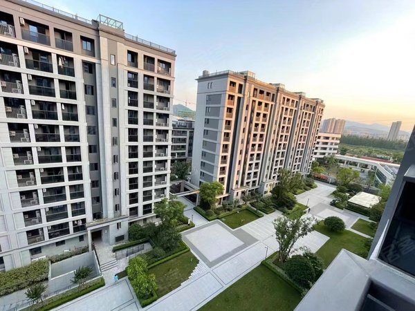 杭州西湖之江度假区德信九溪云庄地铁六号线口.
