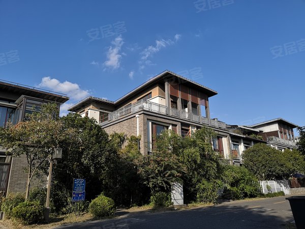 昆山花桥香榭丽大道绿地21城e区(别墅)e区大边套,2800元,可签两年