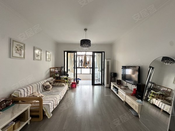 南昌西湖云飞路国贸蓝湾花园华侨城旁 国贸蓝湾精装三房 家具家电齐全 拎包即可 随时看房出租房源真实图片