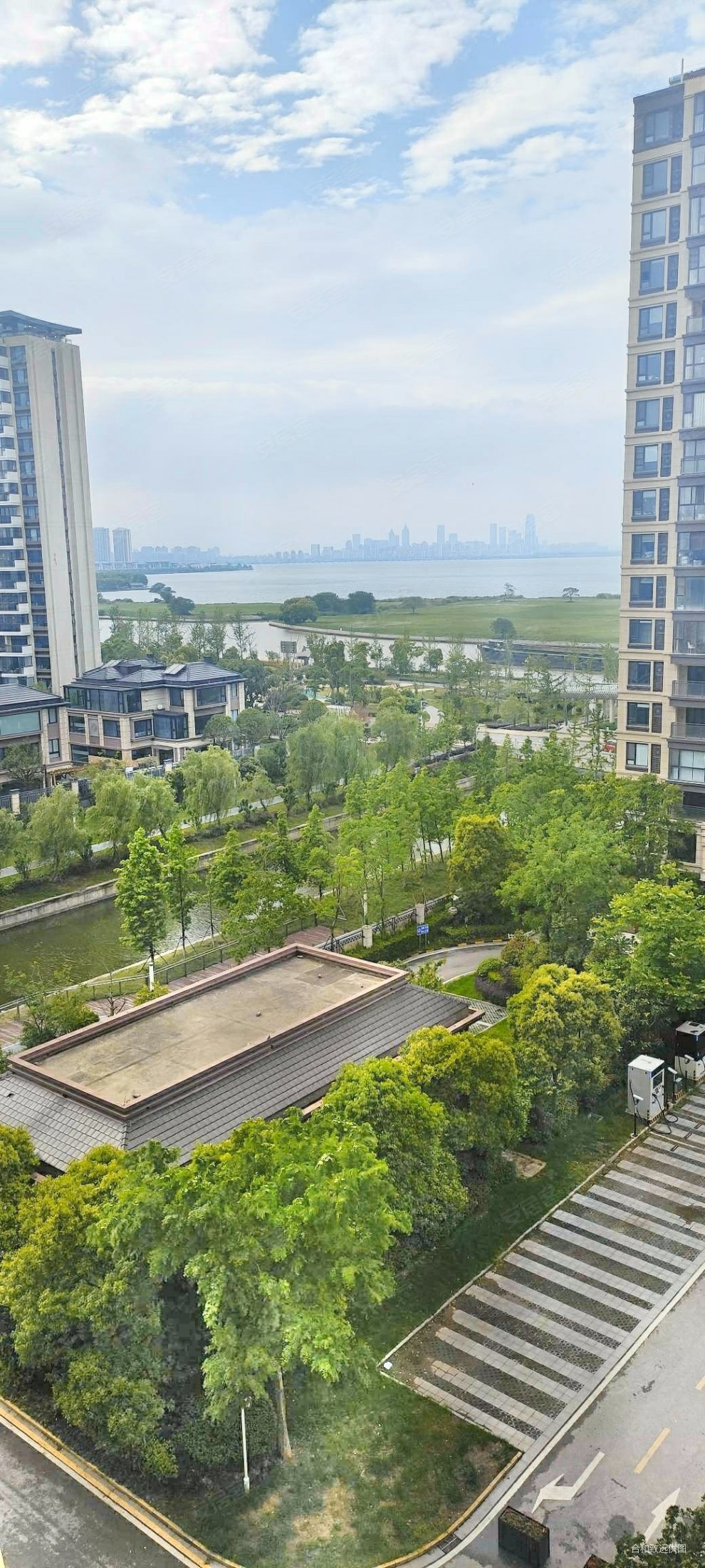 阳光城愉景湾3室2厅2卫115.69㎡南365万