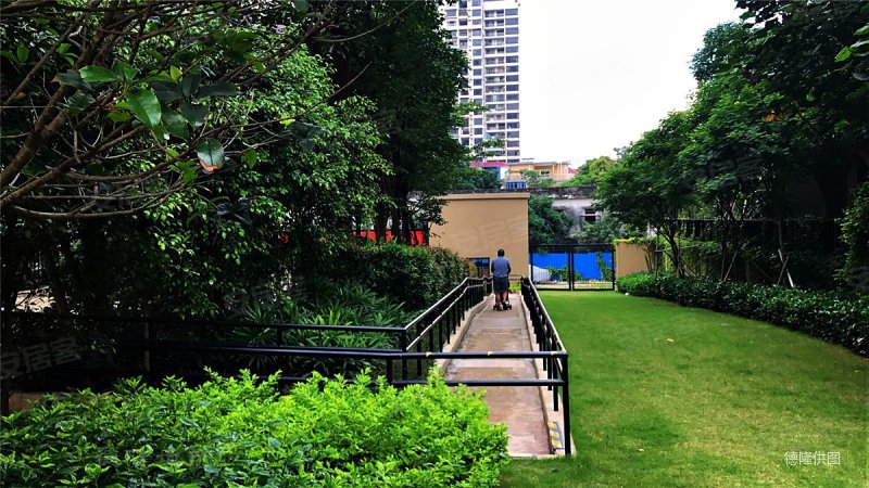 顺德绿地国际花都 商业配套成熟 刚需三居 临地铁 交通便捷