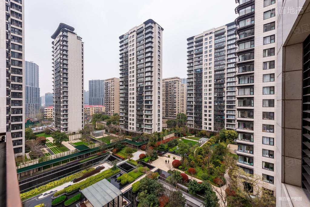 翡丽甲第3室2厅2卫177.96㎡南北2700万