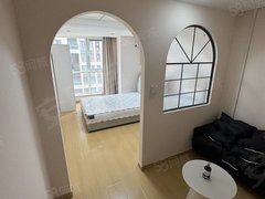 青岛市北中央商务区自家房出租  近CBD 万达 商务区 无杂 可月付 拎包住出租房源真实图片